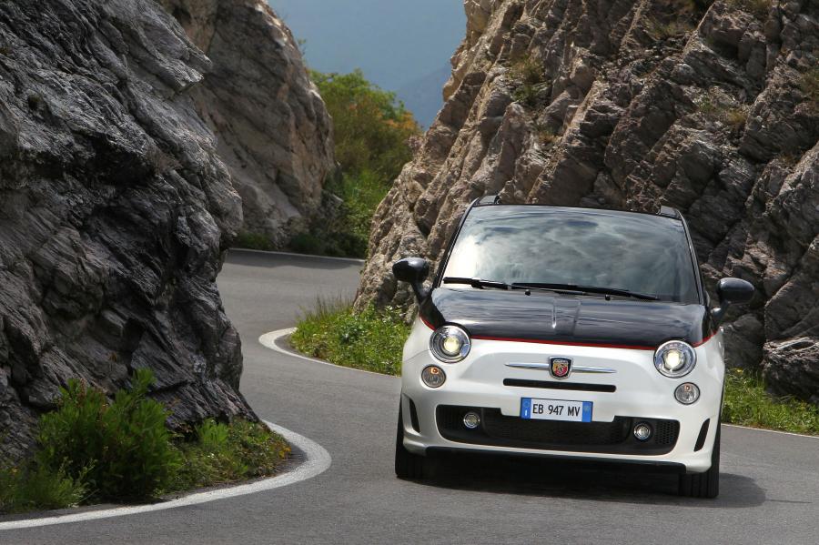  Fiat Abarth 500C 2011 года  (фото 39 из 49)